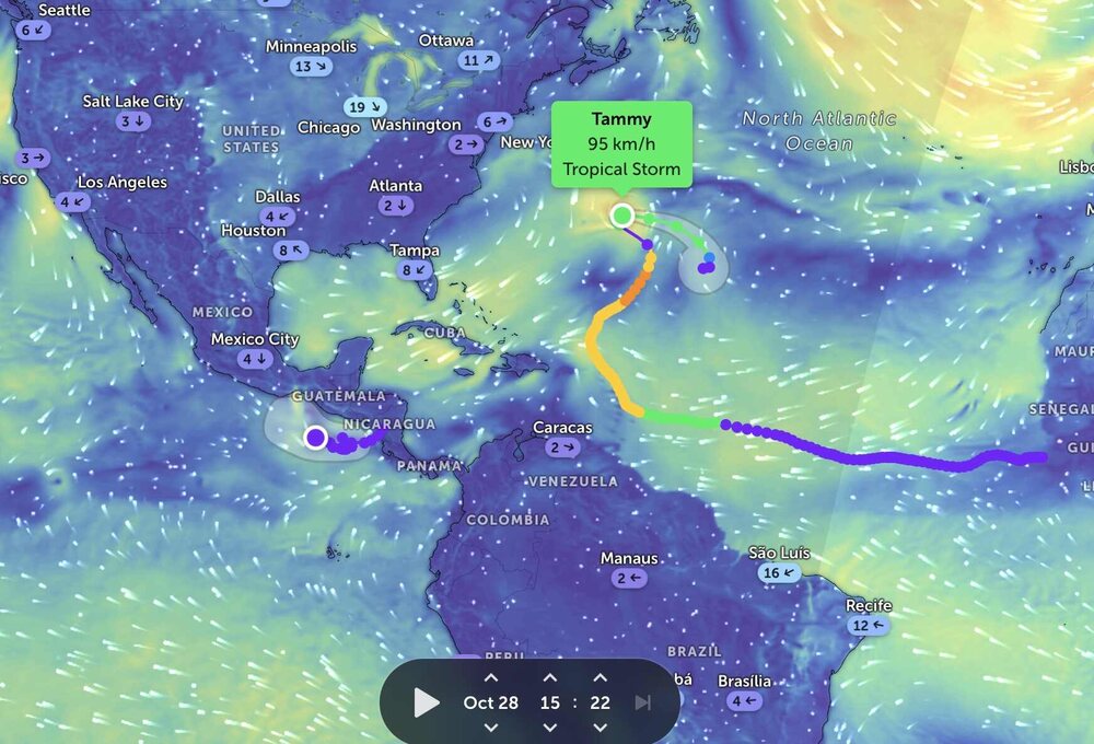Vị trí bão Tammy (phải) và áp thấp nhiệt đới vừa hình thành ở tây Biển Caribbean. Ảnh: Zoom Earth 