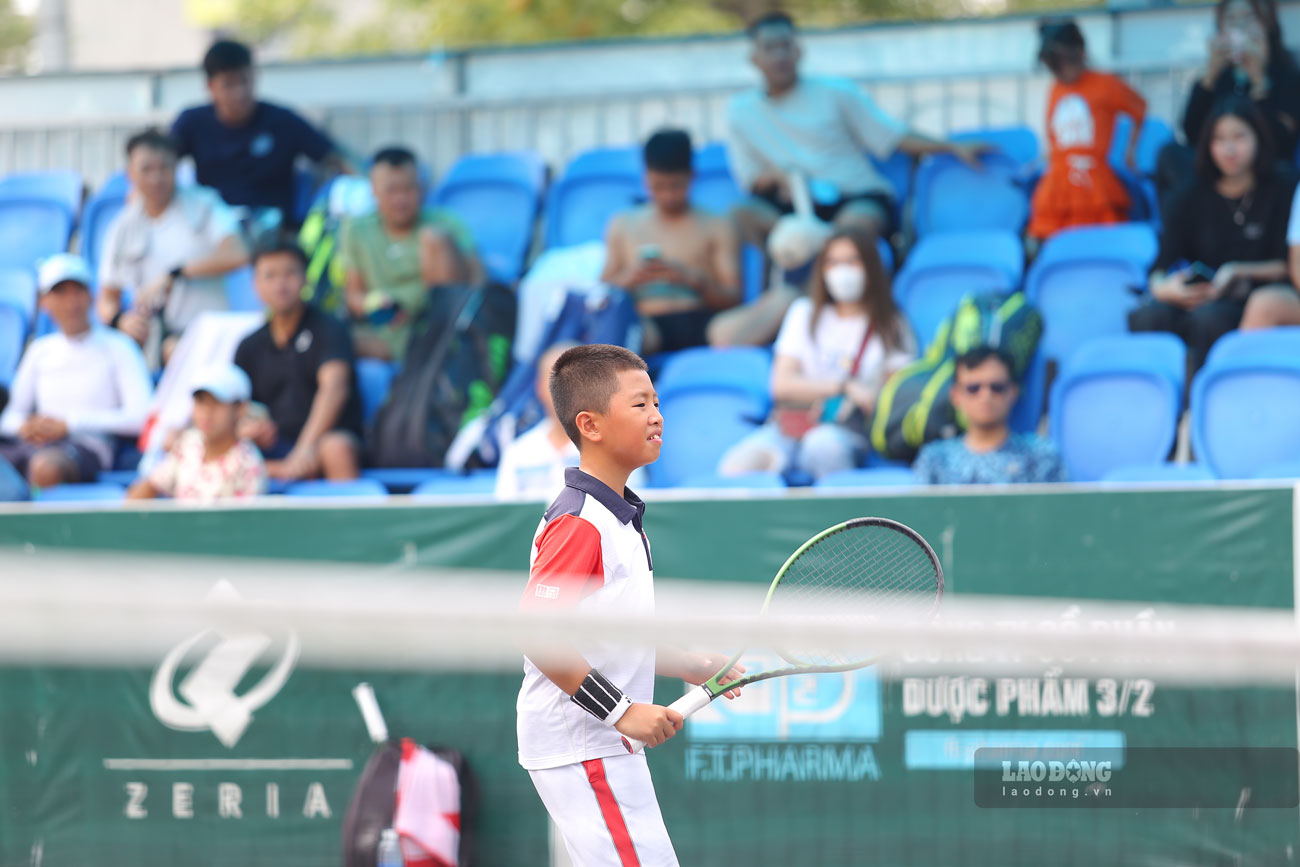 Giải ghi nhận có rất nhiều tay vợt trẻ tham dự, trong đó vận động viên nhí Đinh Tiến Dũng, vừa vô địch giải U10 toàn quốc 2023.