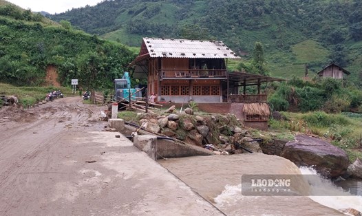 Quỹ đất, kinh phí và phong tục tập quán là những vấn đề khó trong công tác di dân ra khỏi vùng thiên tai tại thị xã vùng cao Sa Pa, tỉnh Lào Cai. Ảnh: Bảo Nguyên