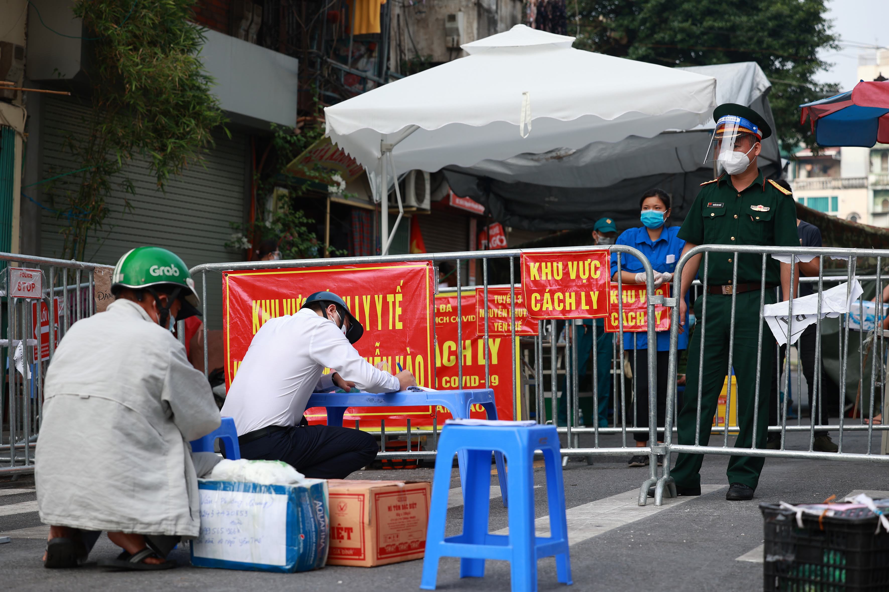 Chính phủ bãi bỏ toàn bộ 9 Nghị quyết phòng, chống dịch COVID-19