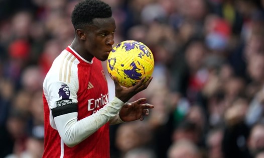 Eddie Nketiah tỏa sáng với 3 bàn thắng cho Arsenal trong chiến thắng 5-0 trước Sheffield United. Ảnh: The Independent