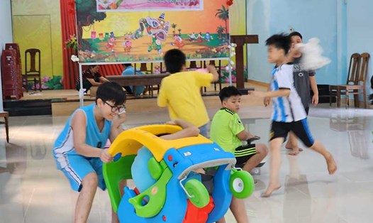 Mô hình thư viện đồ chơi tại một số phường trung tâm thành phố Đà Nẵng đang giúp trẻ em tránh xa tivi, điện thoại cuối tuần. Ảnh: Thùy Trang