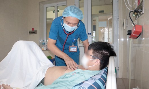 Bệnh nhân được cấp cứu kịp thời tại Bệnh viện E. Ảnh: Thanh Xuân