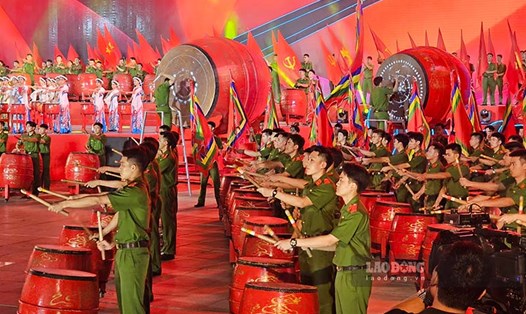 Màn trống hội lớn nhất Việt Nam. Ảnh: Đoàn Hưng
