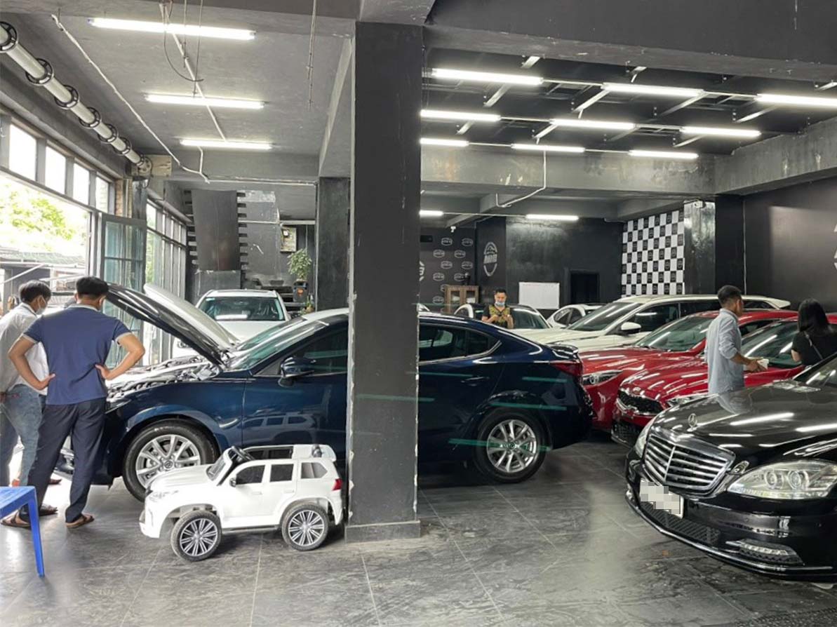 Lượng khách mua ô tô đông hơn sau khi Thông tư 60/2023/TT-BTC có hiệu lực. Ảnh: Nhật Minh