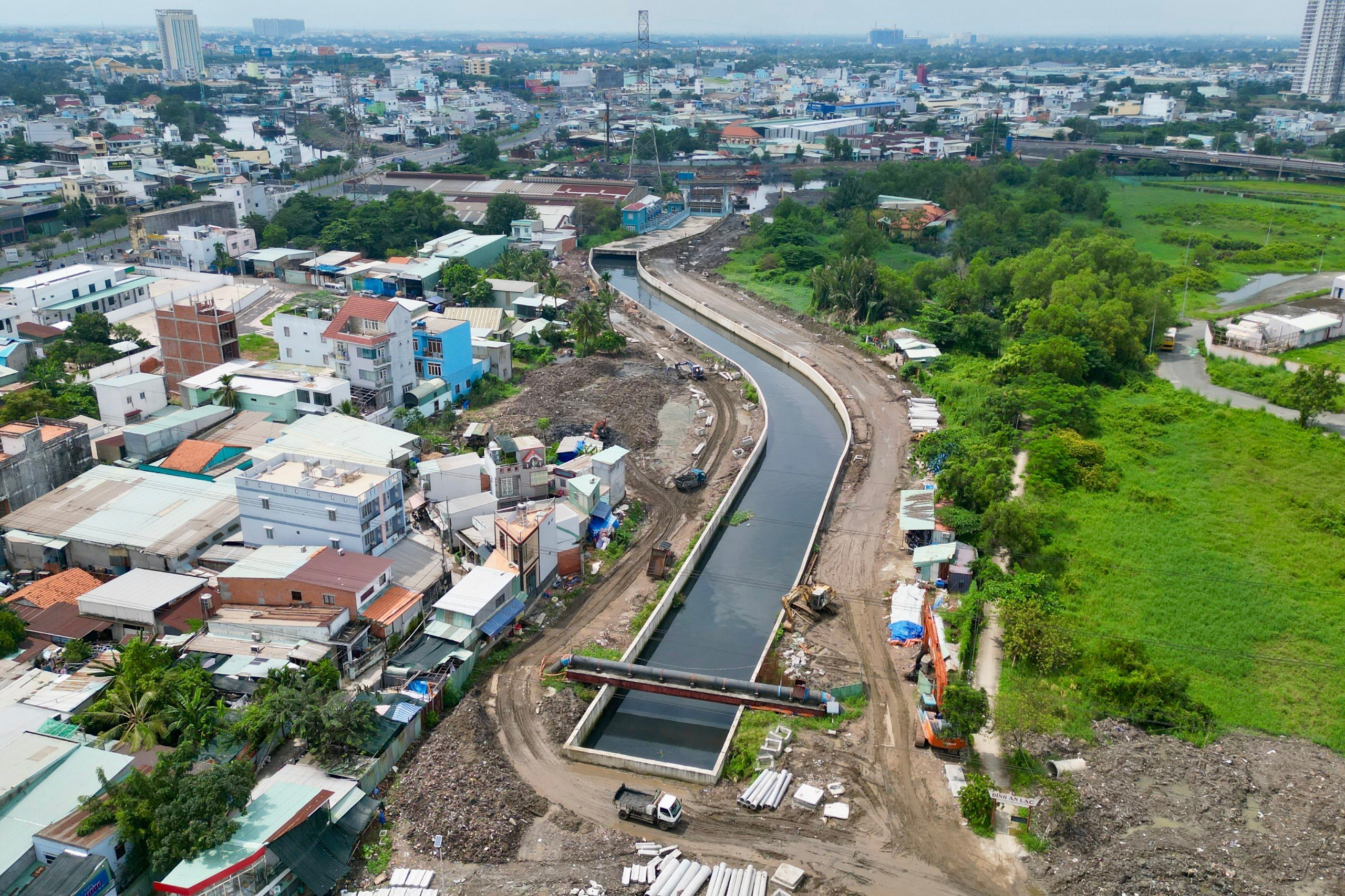 Dự án cải tạo rạch Bà Tiếng dài 2 km với tổng mức đầu tư gần 900 tỉ đồng. Ảnh: Hữu Chánh
