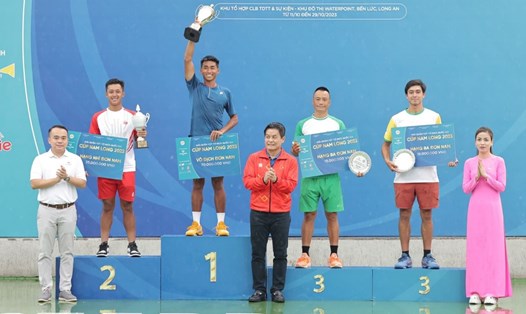 Vũ Hà Minh Đức lần đầu tiên vô địch đơn nam tại Giải quần vợt vô địch quốc gia. Ảnh: VTF