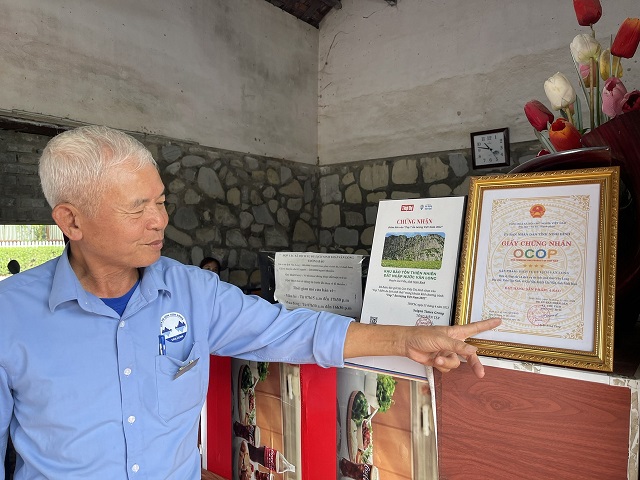 Ông Trần Xuân Quang tự hào khi kể về những thành quả mà Khu bảo tồn thiên nhiên đất ngập nước Vân Long đạt được trong hơn 2 thập kỷ qua. Ảnh: Diệu Anh