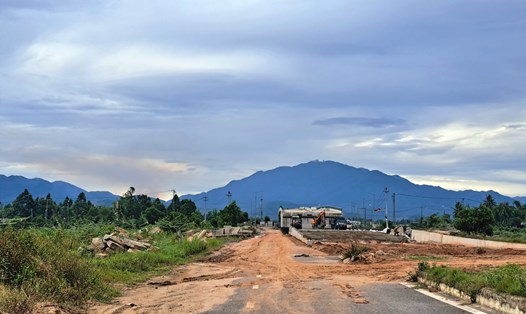 Dự án đường vành đai phía tây TP Đà Nẵng có quy mô đầu tư hơn 1.134 tỉ đồng được xây dựng từ năm 2018 đến nay vẫn chưa thể hoàn thành. 
Ảnh: Nguyễn Linh