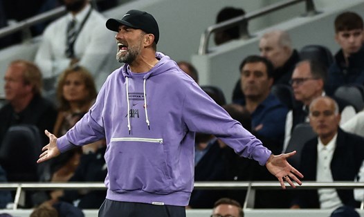 Jurgen Klopp rất tức giận khi chứng kiến Liverpool thua đau trước Tottenham ở trận cầu đinh vòng 7. Ảnh: AFP