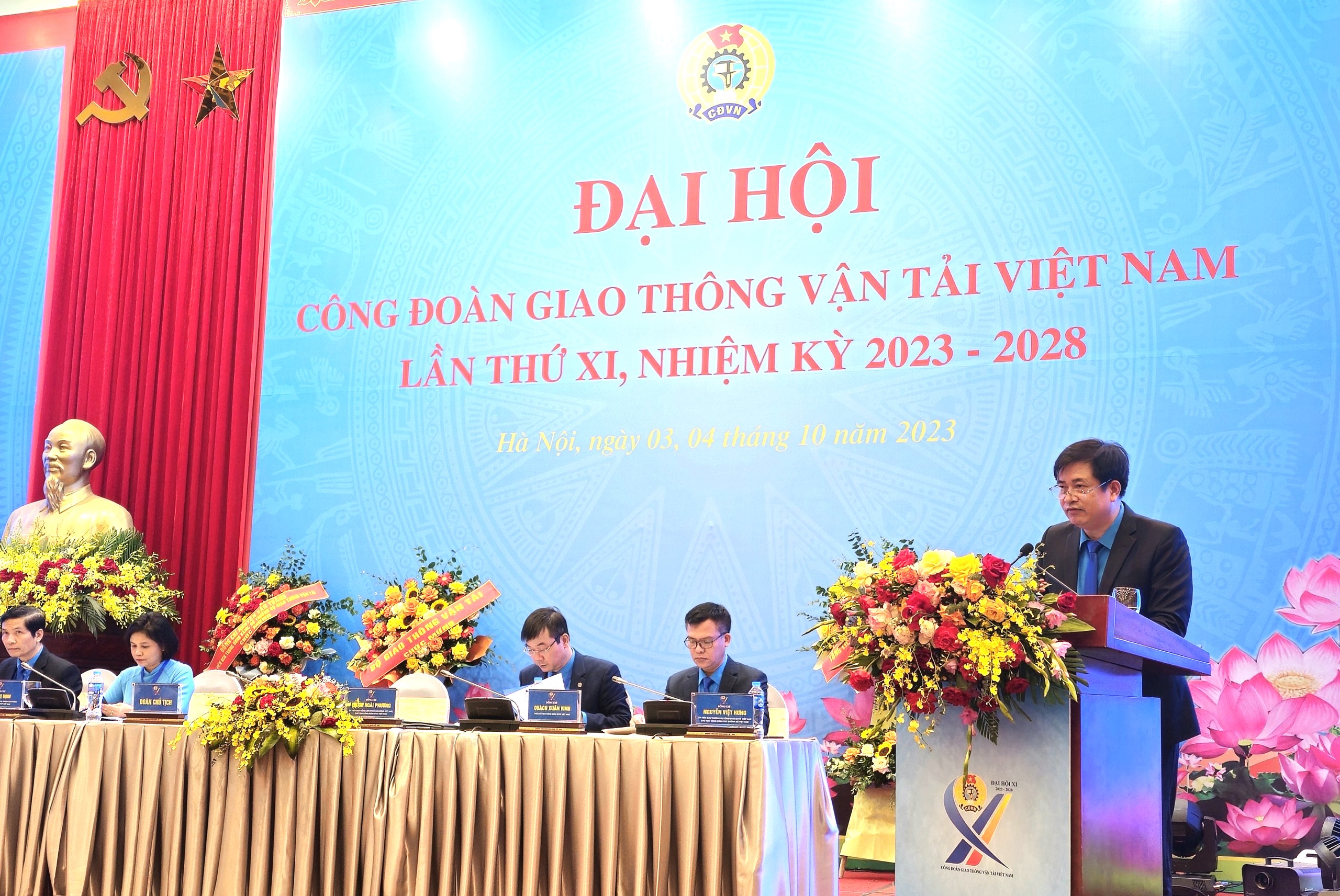 Ông Phạm Hoài Phương - Chủ tịch Công đoàn Giao thông Vận tải Việt Nam phát biểu khai mạc đại hội. Ảnh: Hà Anh