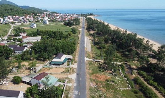 Tuyến đường ven biển mà tỉnh Hà Tĩnh đang đề xuất chuyển thành Quốc lộ ven biển. Ảnh: Trần Tuấn