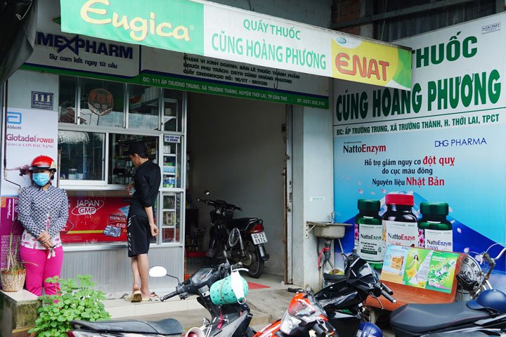 Tiệm thuốc Cũng Hoàng Phương ở huyện Thới Lai, TP Cần Thơ. Ảnh: Yến Phương