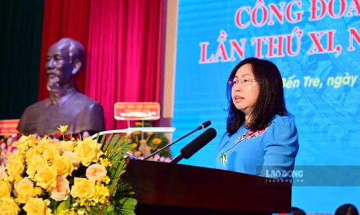Phó Chủ tịch Tổng LĐLĐ Việt Nam Thái Thu Xương phát biểu chỉ đạo tại Đại hội XI Công đoàn tỉnh Bến Tre. Ảnh: Đạt Phan