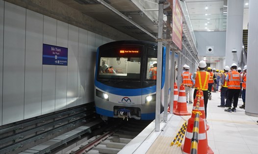 Tàu Metro số 1 chạy thử ở ga ngầm Bến Thành ngày 29.8.  Ảnh: Phương Ngân