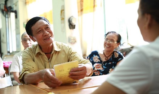 Nhiều lao động đồng tình với đề xuất hưởng trợ cấp hưu trí khi chưa đủ 15 năm đóng bảo hiểm xã hội. Ảnh minh hoạ: Hải Nguyễn.
