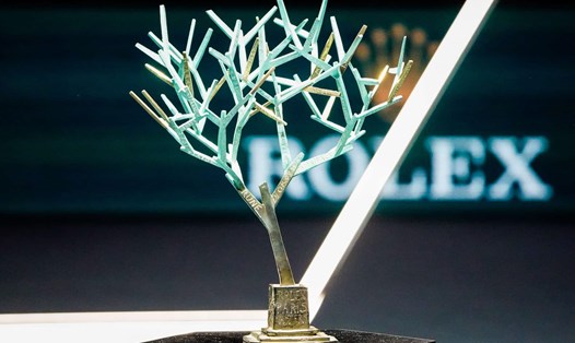 Chiếc cúp cho nhà vô địch 2023 Rolex Paris Masters. Ảnh: Icon Sport