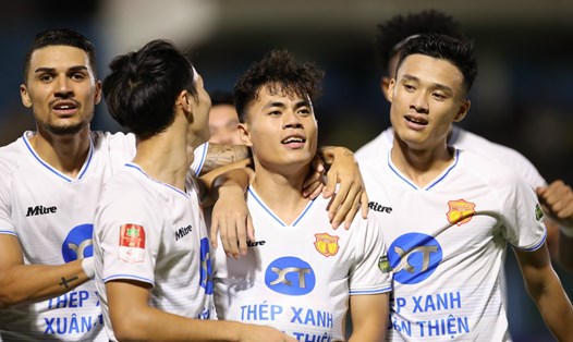 Câu lạc bộ Nam Định dẫn đầu bảng xếp hạng V.League 2023-2024 sau vòng 2. Ảnh: Lâm Thoả