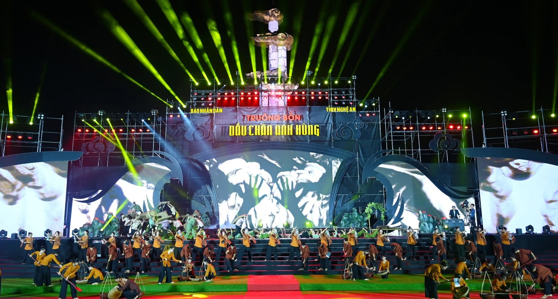 Chương trình nghệ thuật “Truông Bồn - Dấu chân anh hùng” kỷ niệm 55 năm Chiến thắng Truông Bồn (31.10.1968 - 31.10.2023). Ảnh: Quang Đại