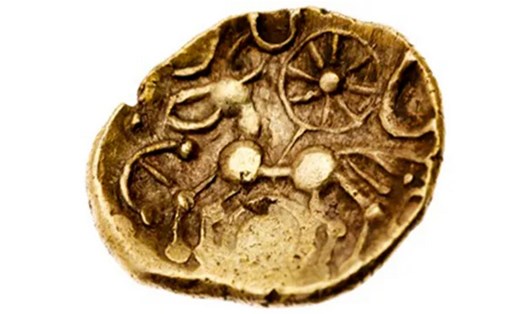 Cổ vật đồng xu vàng 2.100 năm tuổi quý hiếm đấu giá thành công ở mức gần 25.000USD. Ảnh: Spink