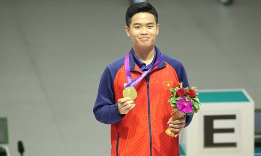 Xạ thủ Phạm Quang Huy giành huy chương vàng bắn súng tại ASIAD 19. Ảnh: Nam Trung
