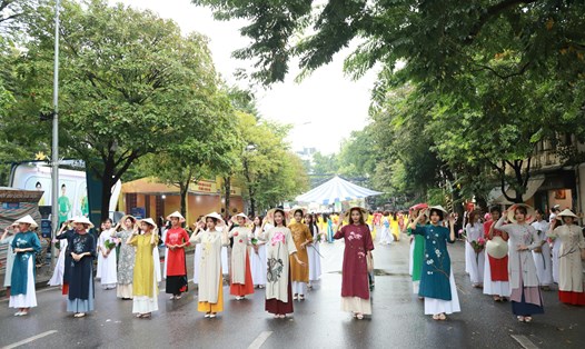 Hà Nội thu hút 60.000 lượt du khách đến với Lễ hội Áo dài du lịch Hà Nội 2023. Ảnh: Minh Anh