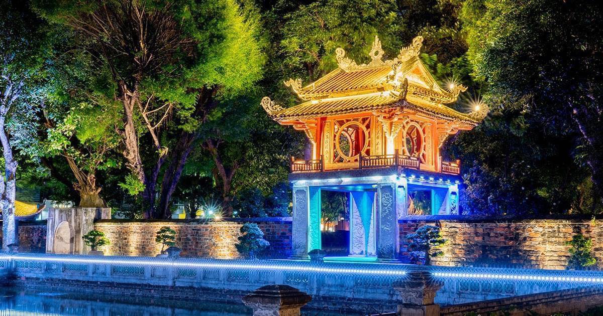 Câu chuyện văn hóa, lịch sử được kể lại bằng công nghệ ánh sáng tại Văn Miếu - Quốc Tử Giám. Ảnh: Thúy Nga