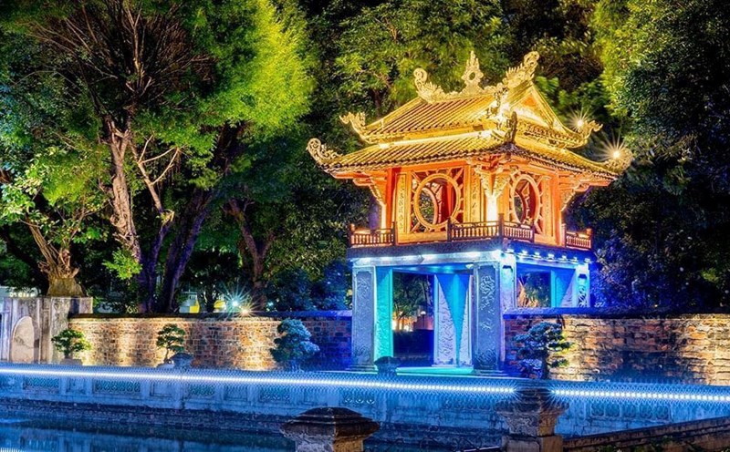 Câu chuyện văn hóa, lịch sử được kể lại bằng công nghệ ánh sáng tại Văn Miếu - Quốc Tử Giám. Ảnh: Thúy Nga