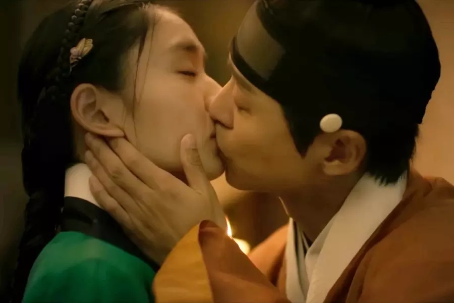 Tác phẩm cổ trang hài lãng mạn của đạo diễn Ha Soo Jin gặp khó khi đối đầu với phim “Người yêu dấu”. Ảnh: Nhà sản xuất