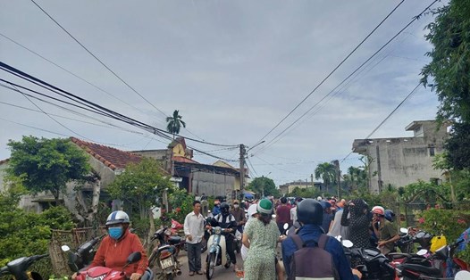 Vụ sát hại 3 người trong gia đình ở xã Nhơn An khiến nhiều người dân bàng hoàng. Ảnh: Công Minh