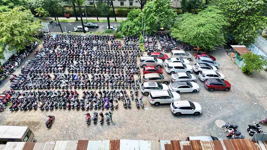 Theo ghi nhận của Lao Động ngày 30.10, bên trong khu đất số 42 Chu Mạnh Trinh hiện đang là bãi trông giữ xe ôtô, xe máy.