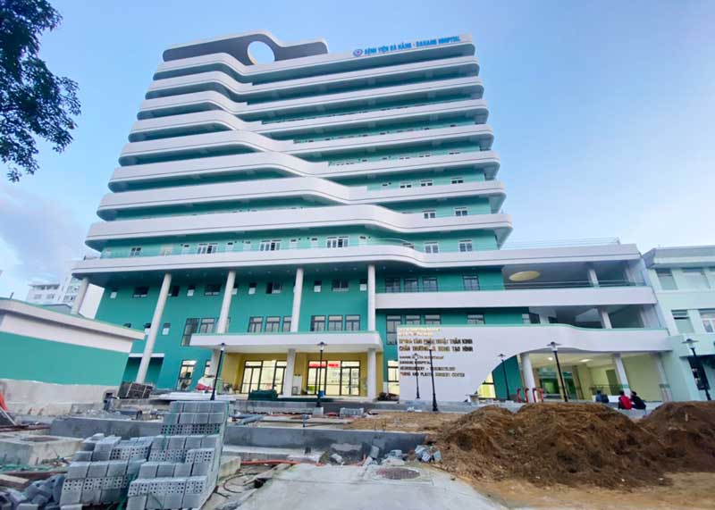 Công trình y tế trọng điểm Đà Nẵng bị chậm tiến độ. Ảnh: Văn Trực
