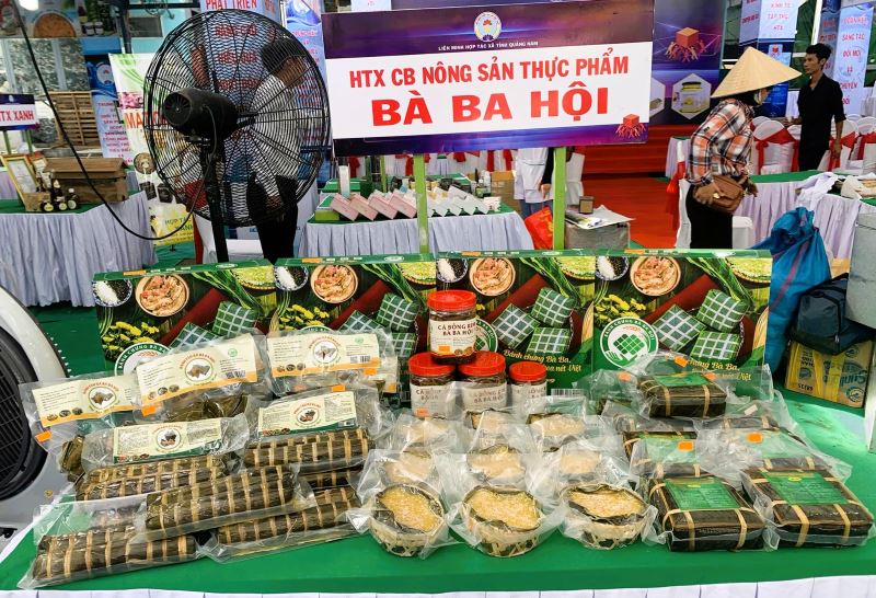 HTX Bà Ba Hội xuất sang Mỹ 32 nghìn chiếc bánh chưng, mở đường cho nông sản Quảng Nam xuất khẩu. Ảnh Hoàng Bin.
