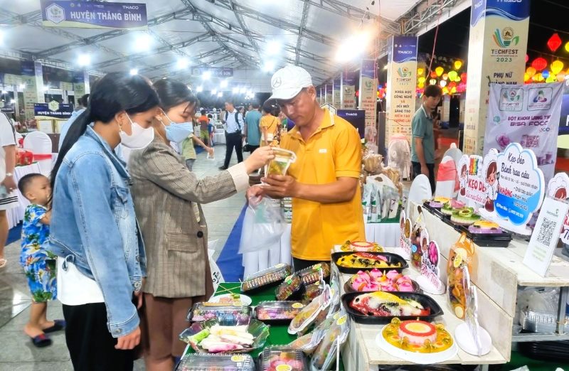 Sản phẩm nông nghiệp đặc trưng của Quảng Nam được giới thiệu tại Ngày hội khởi nghiệp sáng tạo Quảng Nam lần thứ 4 - TechFest Quang Nam 2023. Ảnh Hoàng Bin.