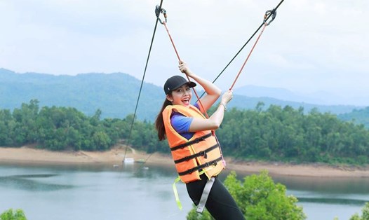 Đường trượt Zipline tại hồ Phú Ninh, Quảng Nam lập kỷ lục Zipline dài nhất Việt Nam, với 750m, sau 5 năm hoàn thiện, đến nay vẫn chưa được đưa vào khai thác.