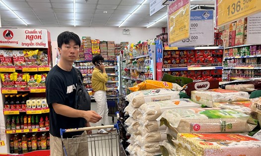 Giá gạo tại các siêu thị TPHCM vẫn ở mức ổn định. Ảnh: Hạ Mây