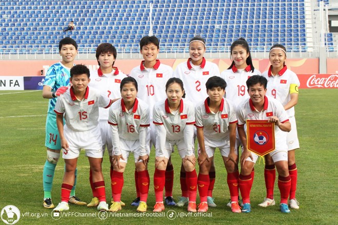 Tiền vệ Trần Thị Hải Linh (số 10) đá chính ở 2 trận đấu đầu tiên của tuyển nữ Việt Nam tại vòng loại 2 Olympic Paris 2024. Ảnh: VFF