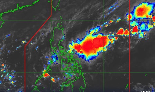 Áp thấp nhiệt đới gần Biển Đông đang gây mưa cho nhiều khu vực của Philippines. Ảnh: PAGASA