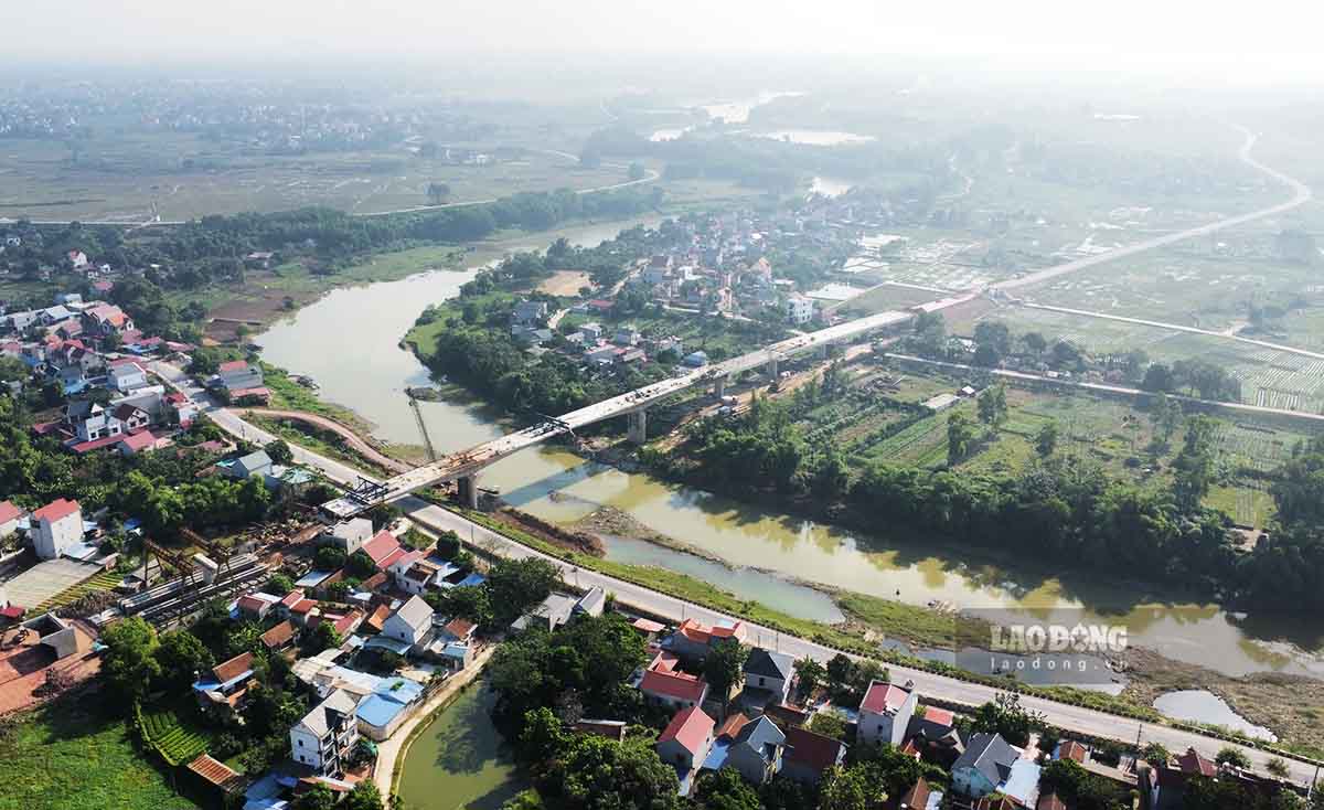 Đây cũng là câu cầu vượt sông Cầu thứ 4 trên địa bàn huyện Hiệp Hoà (Bắc Giang) giúp kết nối với các tỉnh Thái Nguyên, Bắc Ninh và TP Hà Nội. 
