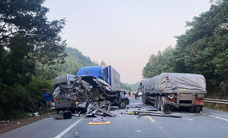 Vụ tai nạn sáng nay tại huyện Hữu Lũng (Lạng Sơn) đã cướp đi sinh mạng của 5 người tử vong, 10 người bị thương. Ảnh: Đơn vị cung cấp.