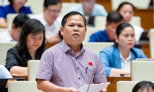 Đại biểu Nguyễn Duy Thanh dành nhiều thời gian đưa ra các kiến nghị về sách giáo khoa. Ảnh: Văn phòng Quốc hội