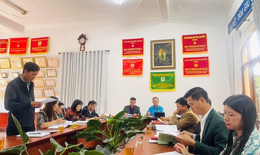 LĐLĐ Lâm Đồng kiểm tra việc thực hiện Quy chế dân chủ tại doanh nghiệp. Ảnh: Mai Hương
