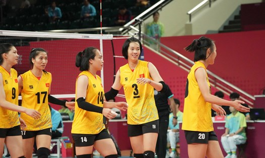 Đội tuyển bóng chuyền nữ Việt Nam chạm trán CHDCND Triều Tiên ở vòng 2 ASIAD 19. Ảnh: Bùi Lượng