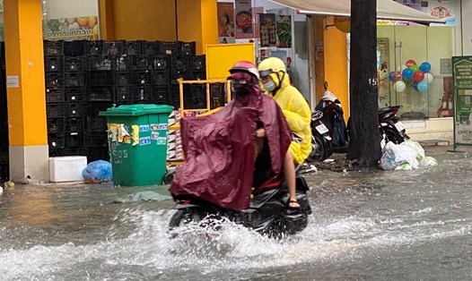 Cần chú ý bảo dưỡng xe sau khi lưu thông dưới trời mưa lớn, đường sá ngập lụt để tránh hư hỏng. Ảnh: Ngọc Ánh