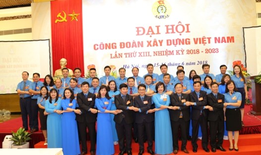 Ban Chấp hành Công đoàn Xây dựng Việt Nam khoá XIII nhiệm kỳ 2018-2023 ra mắt tại đại hội. Ảnh: CĐXDVN