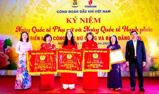Ban nữ công Công đoàn PV GAS luôn nhận được các khen thưởng động viên từ Công đoàn PV GAS, Công đoàn Dầu khí Việt Nam. Ảnh: Hồ Cầm