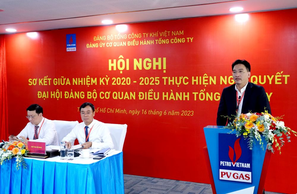 Đồng chí Nguyễn Thanh Bình, Bí thư Đảng ủy, Chủ tịch HĐQT PV GAS phát biểu chỉ đạo và giao nhiệm vụ cho Đảng bộ CQĐH. Ảnh: Hồ Cầm