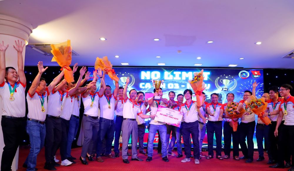 Tôn vinh đội Vô địch KVT League – Giải bóng đá thường niên, giàu truyền thống của Công ty Chế biến Khí Vũng Tàu. Ảnh: Hồ Cầm