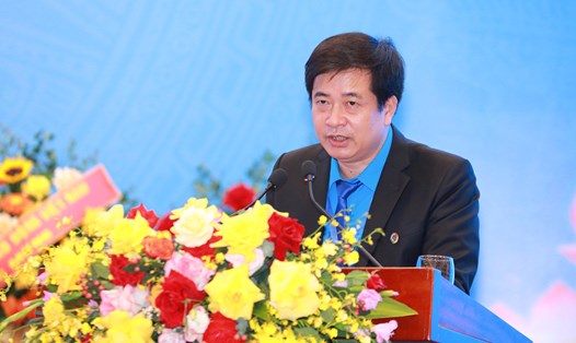 Chủ tịch Công đoàn Giao thông Vận tải Việt Nam Phạm Hoài Phương phát biểu bế mạc đại hội. Ảnh: Hà Anh