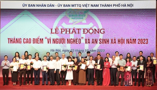 T&T Group là một trong những doanh nghiệp được UBND - Ủy ban MTTQ Việt Nam TP Hà Nội vinh danh vì những đóng góp tích cực cho công tác giảm nghèo và an sinh xã hội của thành phố. Ảnh: T&T Group